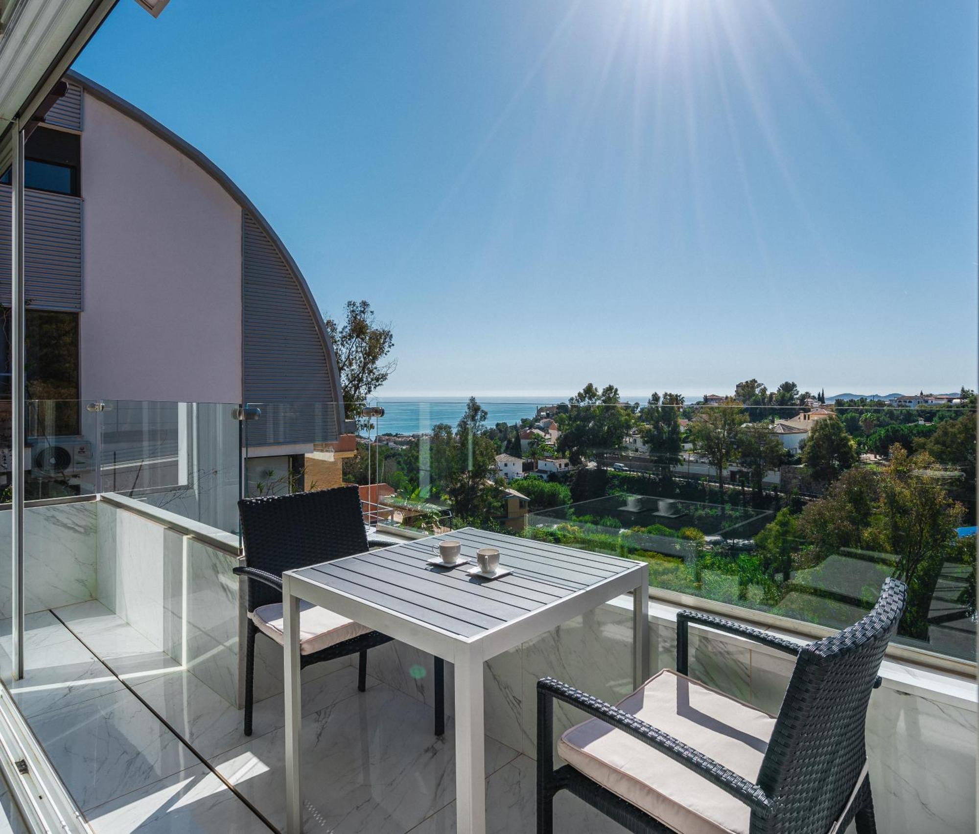 Private Luxurious Hillside Villa With Pool & Sea Views For 8 To 10 Ppl Фуэнхирола Экстерьер фото