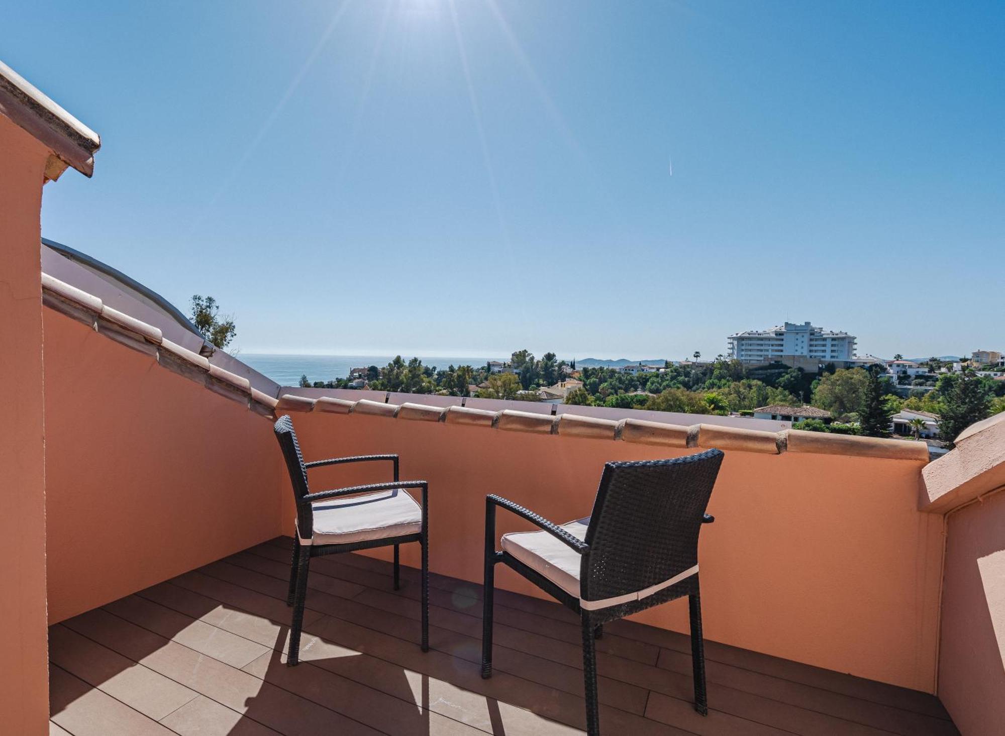 Private Luxurious Hillside Villa With Pool & Sea Views For 8 To 10 Ppl Фуэнхирола Экстерьер фото