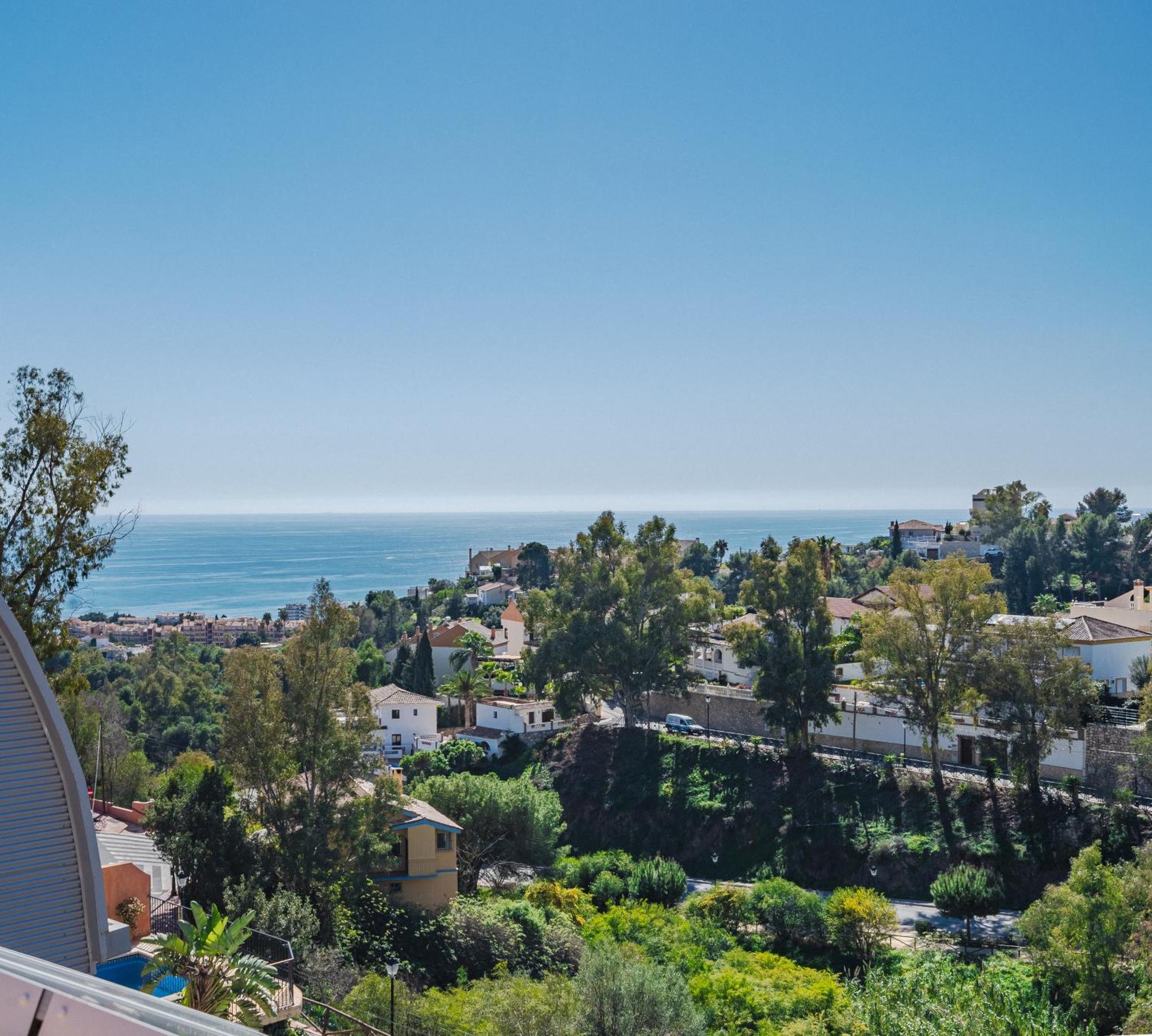 Private Luxurious Hillside Villa With Pool & Sea Views For 8 To 10 Ppl Фуэнхирола Экстерьер фото